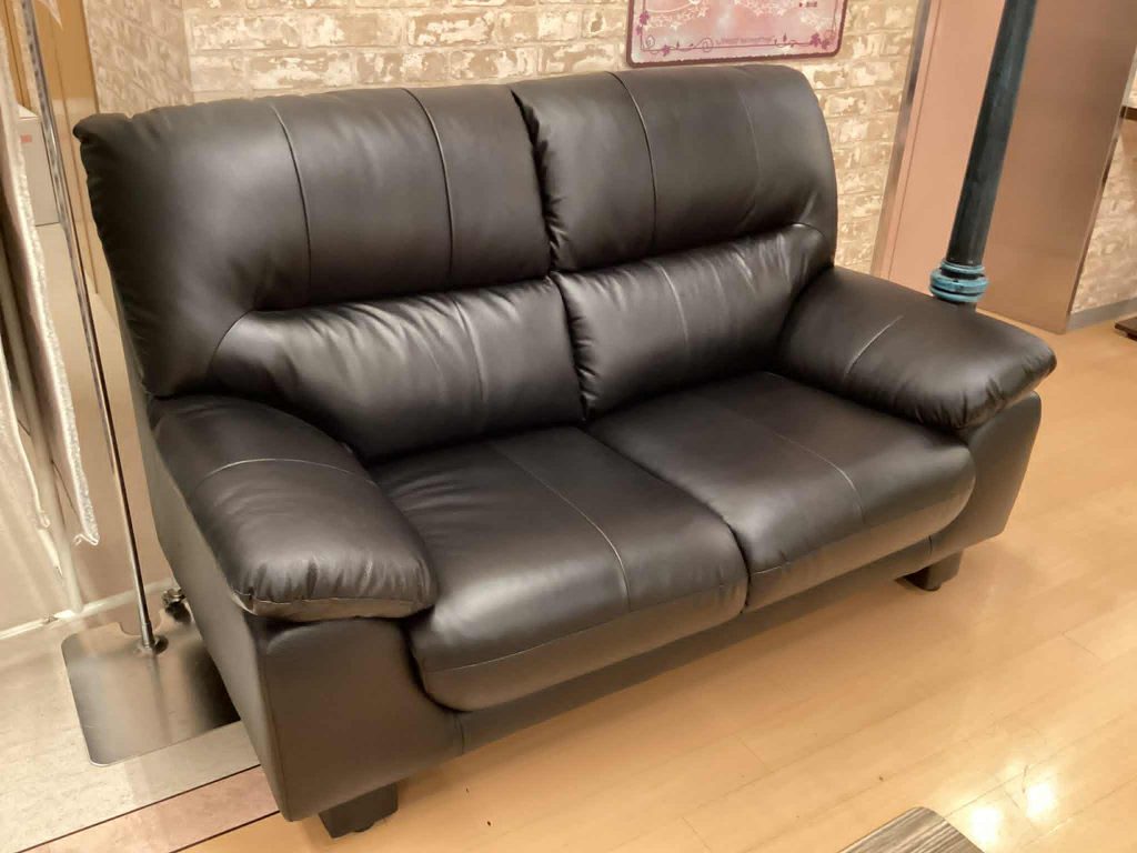 【西岡店　展示現品】革張り２Ｐソファ　ﾍﾞｲｶｰ