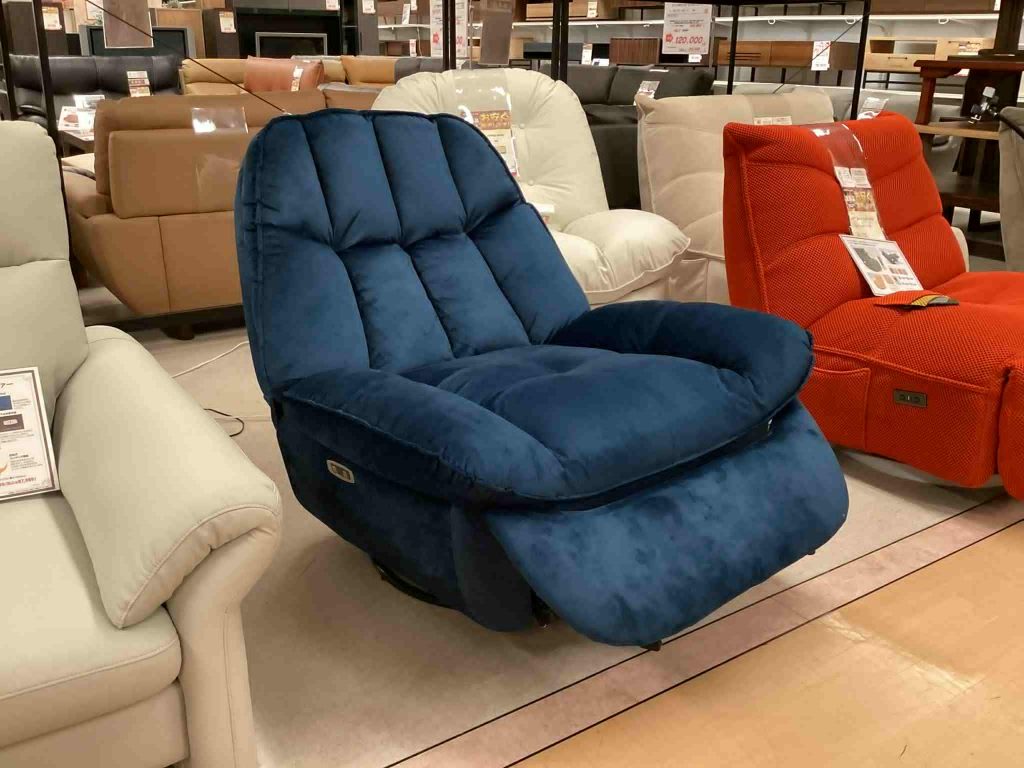 【西岡店　展示現品】電動リクライニングソファ　　ｽｳｪｲ